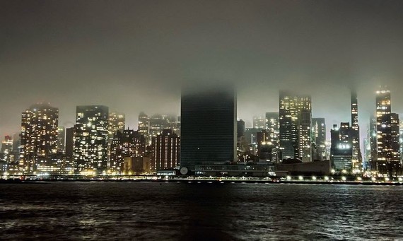 纽约联合国总部大楼为”地球一小时“活动熄灯。（图：联合国）