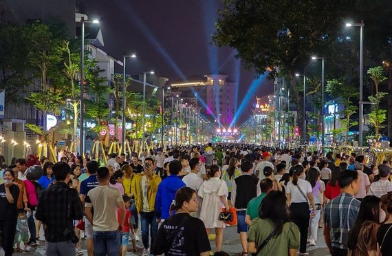 顺化市第三条夜间步行街一景。（图：祖国报）