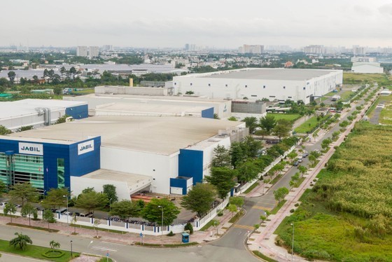 英特尔工厂座落在市高新技术园区。