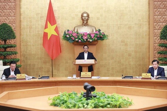 政府总理范明政主持３月份法律制定专题会议。（图：越通社）