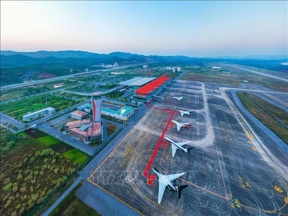 广宁省云屯国际航空港。
