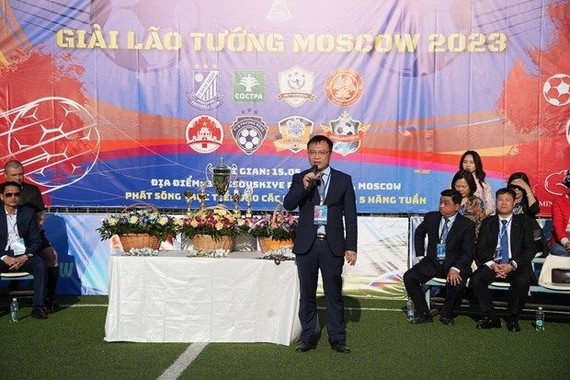 越南驻俄罗斯大使馆公使衔参赞黎光英在开幕式上发表讲话。（图：互联网）