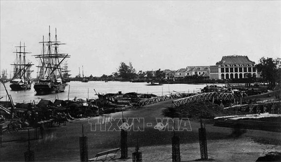 1911年6月5日，爱国青年阮必成已从芽龙码头出发，出国寻求救国之路。（资料图）