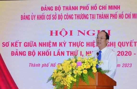 市委副书记阮胡海在会议上发言。（图：工商报）
