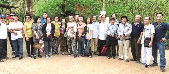 市美術協會昨(5)日舉辦2019年第四個創作營活動，有20位越華畫家參加。