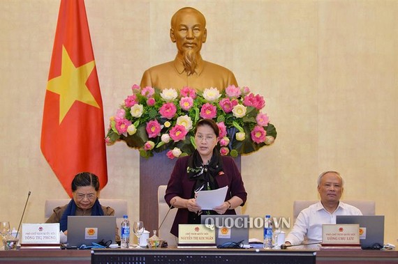 國會主席阮氏金銀昨(19)日中午在國會大廈主持了國會常務委員會第三十三次會議的閉幕式。