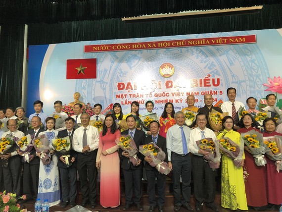 第五郡選出新屆越南祖國陣線委員會執委