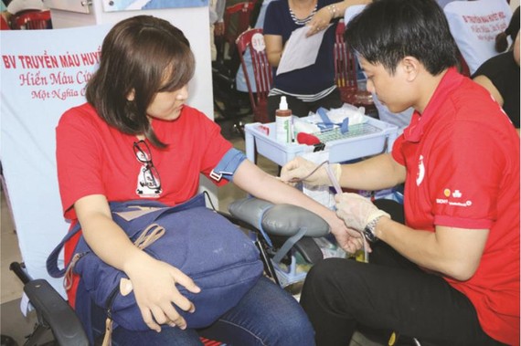 捐血活動吸引眾多人民參加。