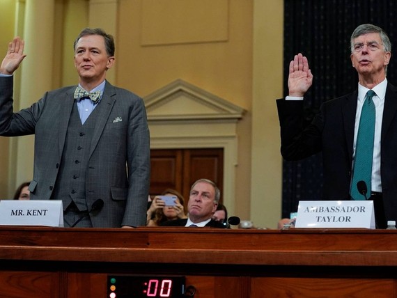 針對特朗普的彈劾調查，美國眾議院11月13日舉行了首場公開聽證會。兩名美國外交官出席了聽證會作證。 （Reuters）