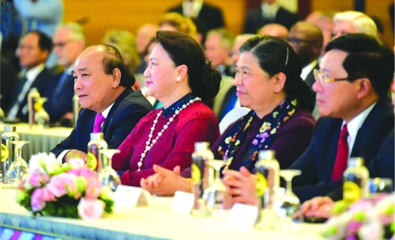 越南領導人出席第三十六屆東盟峰會開幕式。