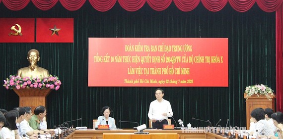 黨中央委員、市委常務副書記陳留光在會上發言。