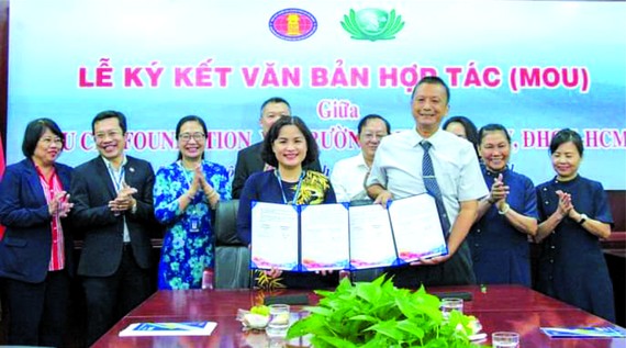 市人文社科大學昨(12)日上午在該大學會議室與台灣佛教慈濟基金會簽署合作備忘錄。