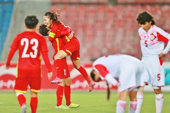 越南女足球隊慶祝進球