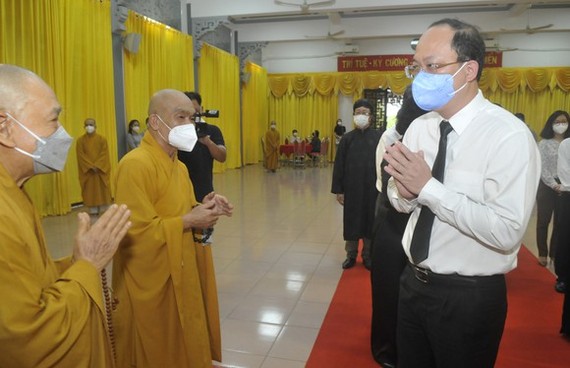 國家主席阮春福弔唁釋普慧長老 ảnh 1