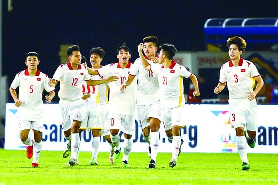 越南U23球隊慶祝進球。