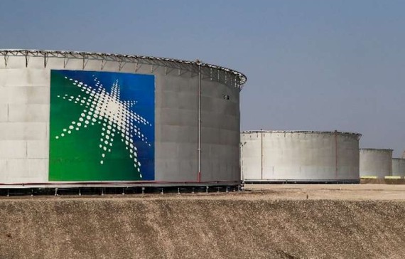 在沙特阿拉伯布蓋格拍攝的沙特阿美公司的儲油設施。