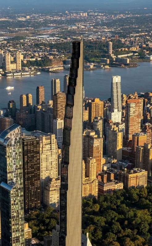 全球“最瘦”摩天大樓竣工
