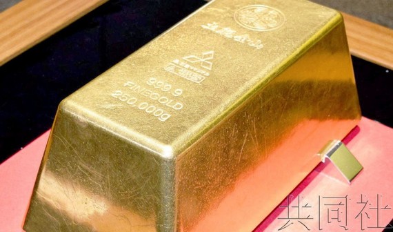 全球最大的重250公斤的金塊。