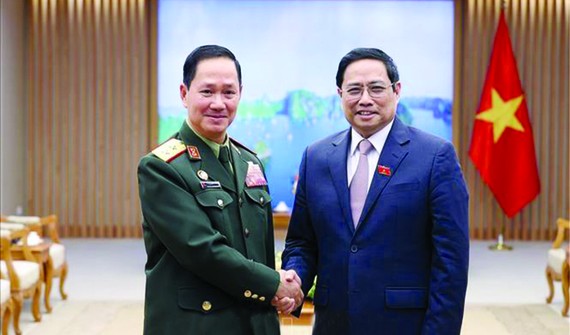 老撾人民軍總參謀長訪問越南