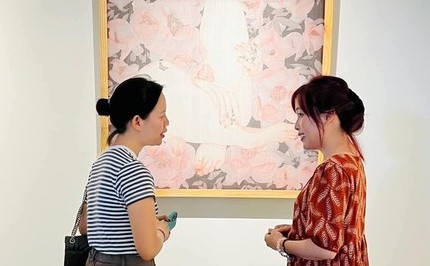 在映陽藝術空間舉辦的2022年“絲綢”畫展。