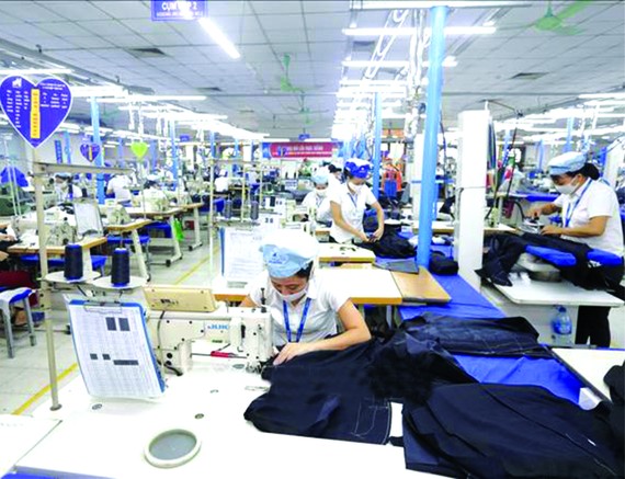 十號成衣總公司的生產線。