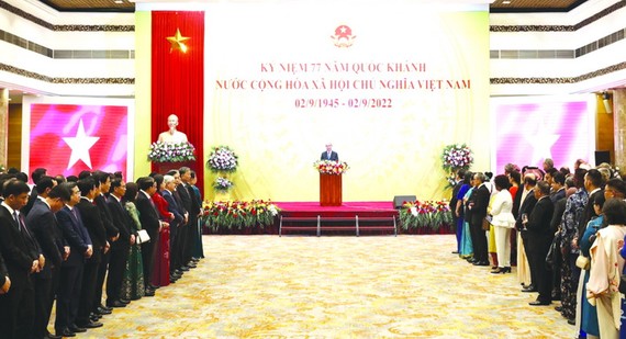 國家主席阮春福在紀念儀式上致辭。