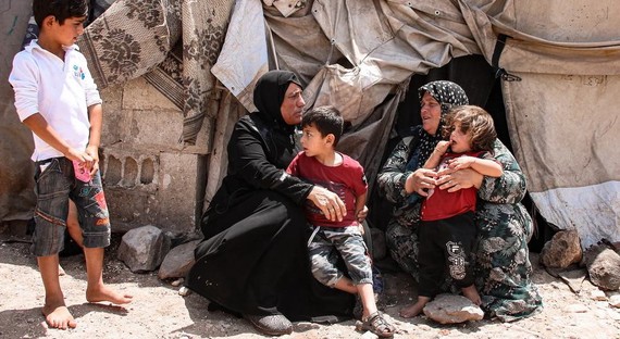 在敘利亞西北部，流離失所者生活在伊德利卜和阿勒頗北部的1414個營地之中。