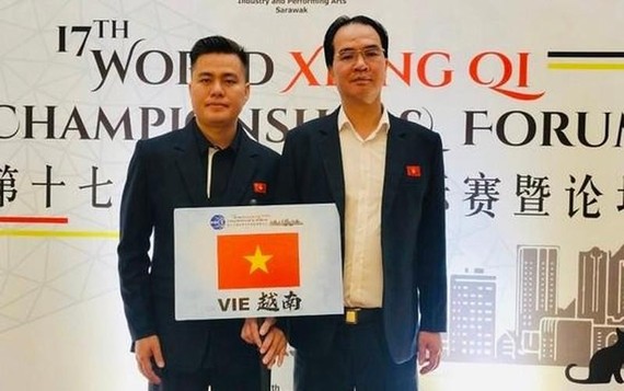 越南棋手賴李兄（左）和阮誠寶。
