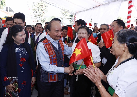 國家主席阮春福出席“全民族大團結盛會”活動。