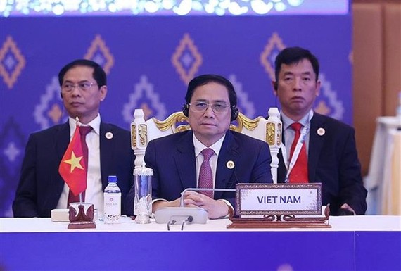 越南政府總理范明政出席第四十一屆東盟峰會。