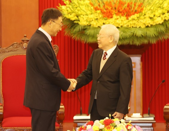 党中央总书记阮富仲接见中国广西壮族自治区党委书记刘宁。