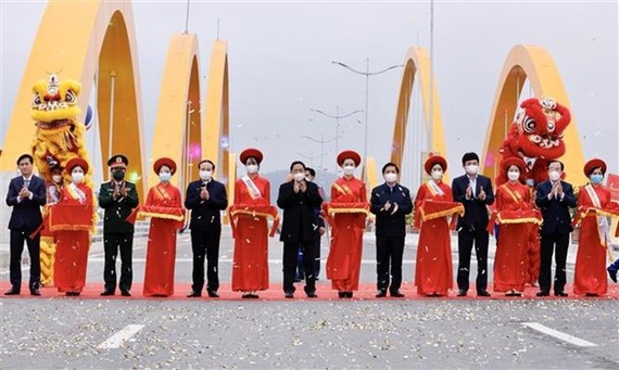  ￼政府總理范明政出席廣寧省重點交通項目竣工儀式。( 圖自越通社)