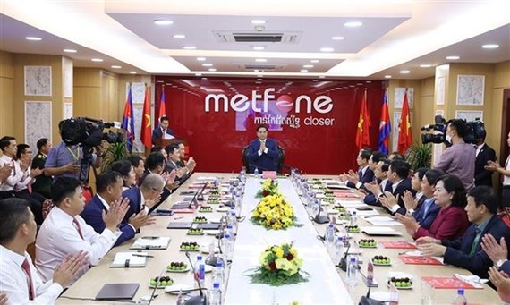 政府總理范明政一行造訪越南軍隊電信—工業工集團（Viettel）旗下的Metfone公司。 圖自越通社