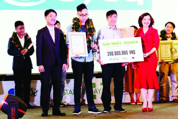  Nguyễn Đắc Phúc giành giải nhất Startup Wheel 2017