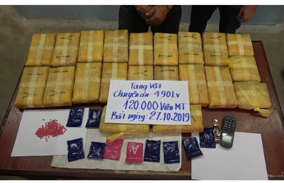 Bắt đối tượng vận chuyển 120.000 viên ma túy tổng hợp từ Lào về Việt Nam Tang vật 120.000 viên ma túy tổng hợp
