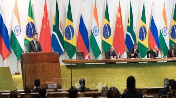 BRICS ủng hộ chủ nghĩa đa phương Chủ tịch Trung Quốc Tập Cận Bình phát biểu tại phiên họp phiên toàn thể của Hội nghị thượng đỉnh BRICS lần thứ 11. Ảnh: TTXVN
