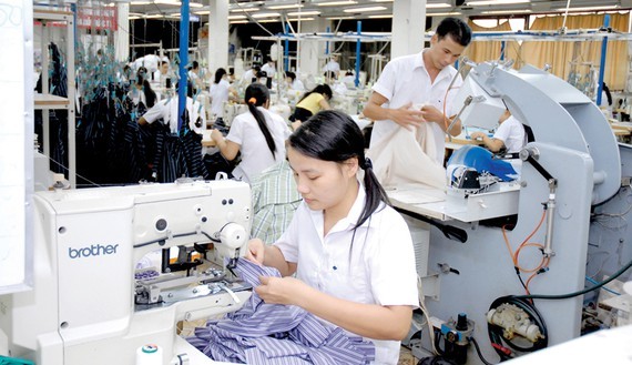 Giới doanh nghiệp Hồng Công chuyển hướng sang ASEAN Dệt may, quần áo, một trong các ngành mà giới doanh nghiệp Hồng Công có ý định mở nhà máy ở Việt Nam