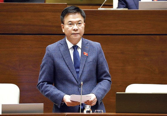 Quốc hội phải kiểm soát toàn bộ quá trình làm luật Bộ trưởng Bộ Tư pháp Lê Thành Long giải trình ý kiến của đại biểu Quốc hội Ảnh: TTXVN