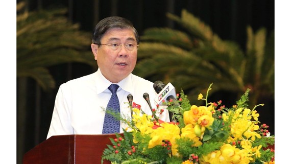 Chủ tịch UBND TPHCM Nguyễn Thành Phong: Thu ngân sách tăng cao nhưng hưởng không tương ứng Chủ tịch UBND TPHCM Nguyễn Thành Phong phát biểu tại kỳ họp. Ảnh: VIỆT DŨNG