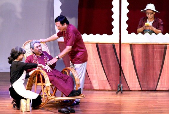 Sân khấu kịch xã hội hóa thấp thỏm sau tết Một cảnh trong vở diễn Vườn nho đắng