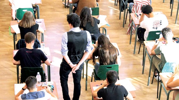 Pháp sẽ không tổ chức thi tú tài năm 2020