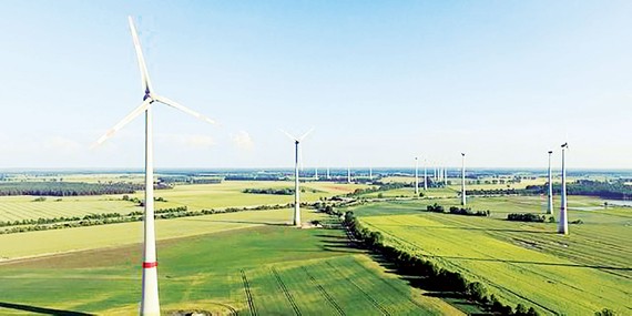 Châu Âu đẩy mạnh phát triển kinh tế xanh Một trang trại điện gió tại Đức