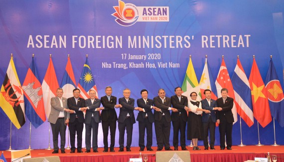 Biển Đông luôn là mối quan tâm chung của ASEAN Phó Thủ tướng, Bộ trưởng Ngoại giao Phạm Bình Minh với Bộ trưởng Ngoại giao các nước ASEAN dự hội nghị