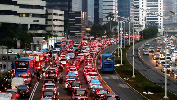 Tăng trưởng kinh tế Indonesia thấp nhất từ năm 2015 Một góc Jakata của Indonesia. Ảnh: REUTERS