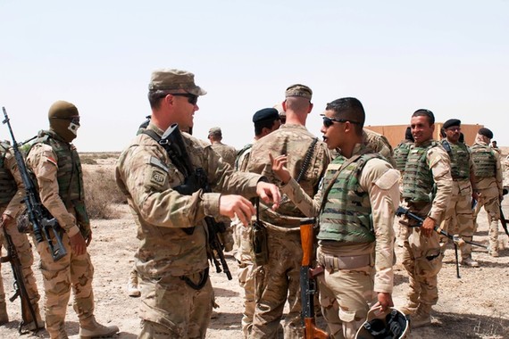 Mỹ - Iraq thảo luận việc rút binh sĩ nước ngoài  Binh sĩ Mỹ trong buổi huấn luyện cho quân đội Iraq. Ảnh: AP.