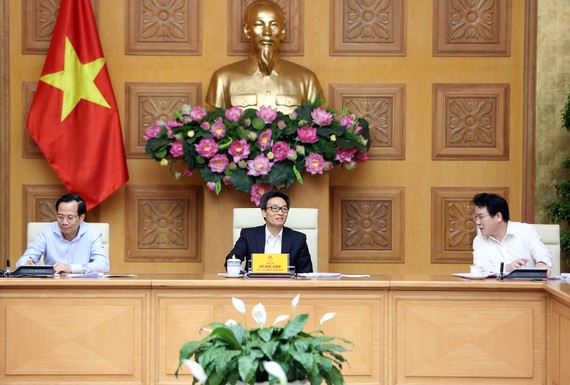 Chênh lệch giàu - nghèo chưa thu hẹp Phó Thủ tướng Vũ Đức Đam chủ trì cuộc họp Ban Chỉ đạo Trung ương thực hiện Chương trình mục tiêu quốc gia giảm nghèo bền vững, chiều 10-3. Ảnh: VGP