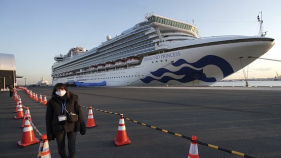 Nhật Bản xác nhận thêm 66 ca nhiễm virus Corona trên tàu Diamond Princess  Tàu du lịch Diamond Princess tại cảng Yokohama, Nhật Bản hôm 10-2. Ảnh: AP