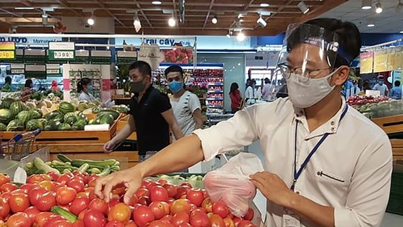 Nguồn hàng hóa thiết yếu luôn được các hệ thống phân phối dự trữ dồi dào