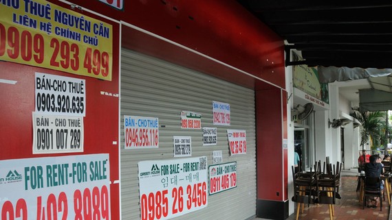 Phân khúc mặt bằng bán lẻ xoay xở chờ hết dịch Covid-19 khiến nhiều doanh nghiệp không có doanh thu. Ảnh: CAO THĂNG