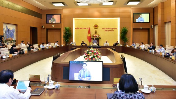 Giải quyết rốt ráo những kiến nghị, bức xúc của dân Chủ tịch Quốc hội Nguyễn Thị Kim Ngân phát biểu tại phiên họp khai mạc. Ảnh VIẾT CHUNG